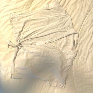 Boyfriend styled short sleeve white button down with tie in front